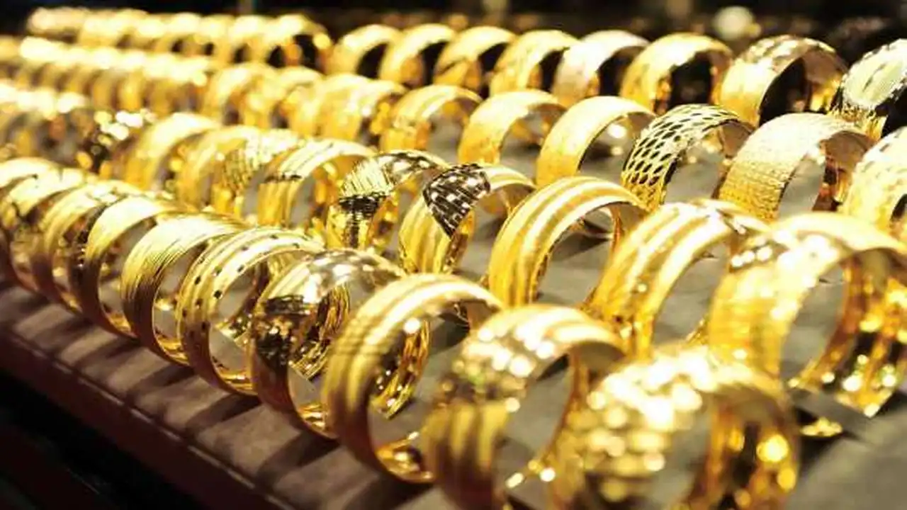 انخفاض ملحوظ في سعر الذهب عيار 21 داخل محلات الصاغة اليوم